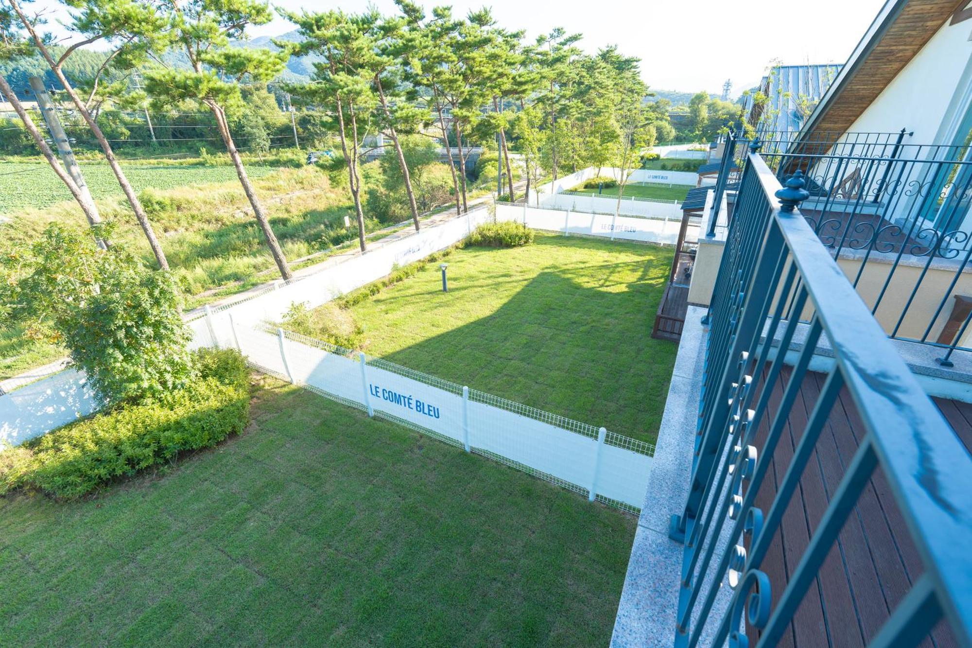 Le Comte Bleu Hotell Pyeongchang Exteriör bild