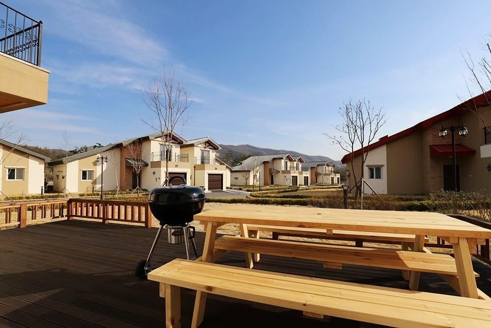 Le Comte Bleu Hotell Pyeongchang Exteriör bild